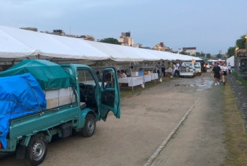 周りの県人会の人たちも後片付けに苦労されていました。