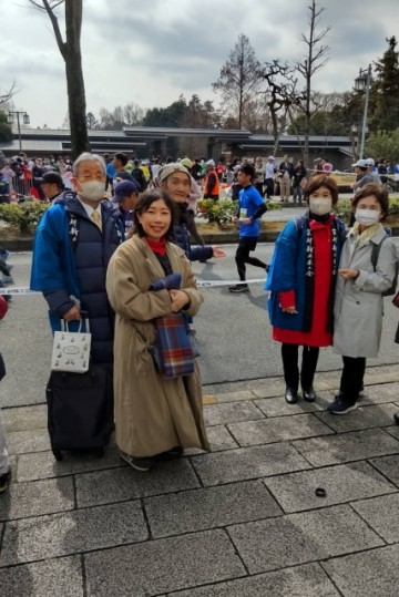 続々とランナーが通過していきます。ランナーと記念撮影・・・